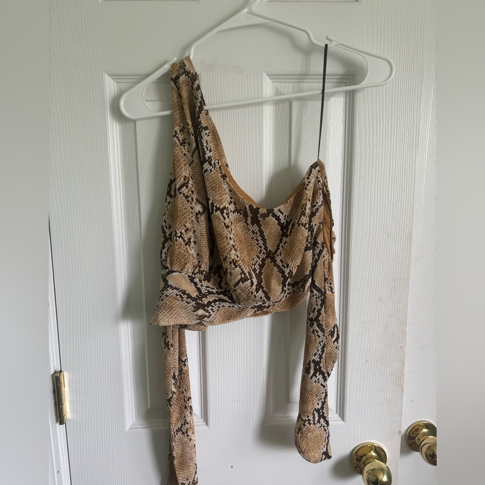 One Shoulder Cheatah Print Top